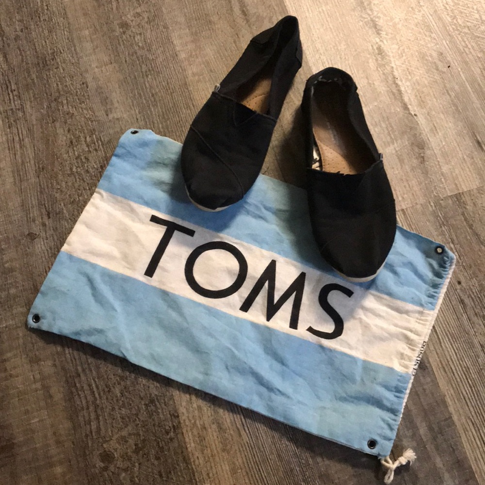 Toms Women’s 6 - Black with dust bag